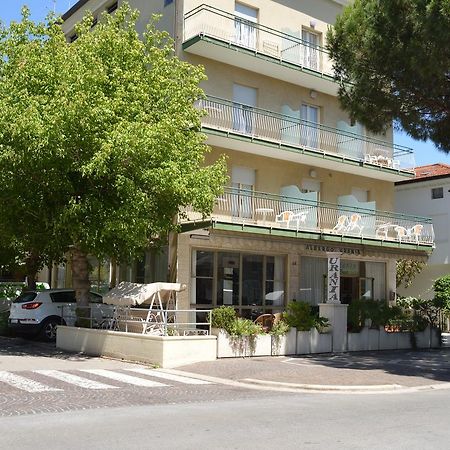Urania Hotell Fogliano Marina Exteriör bild