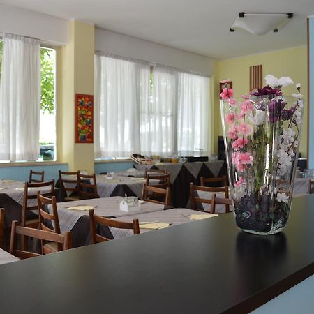 Urania Hotell Fogliano Marina Exteriör bild