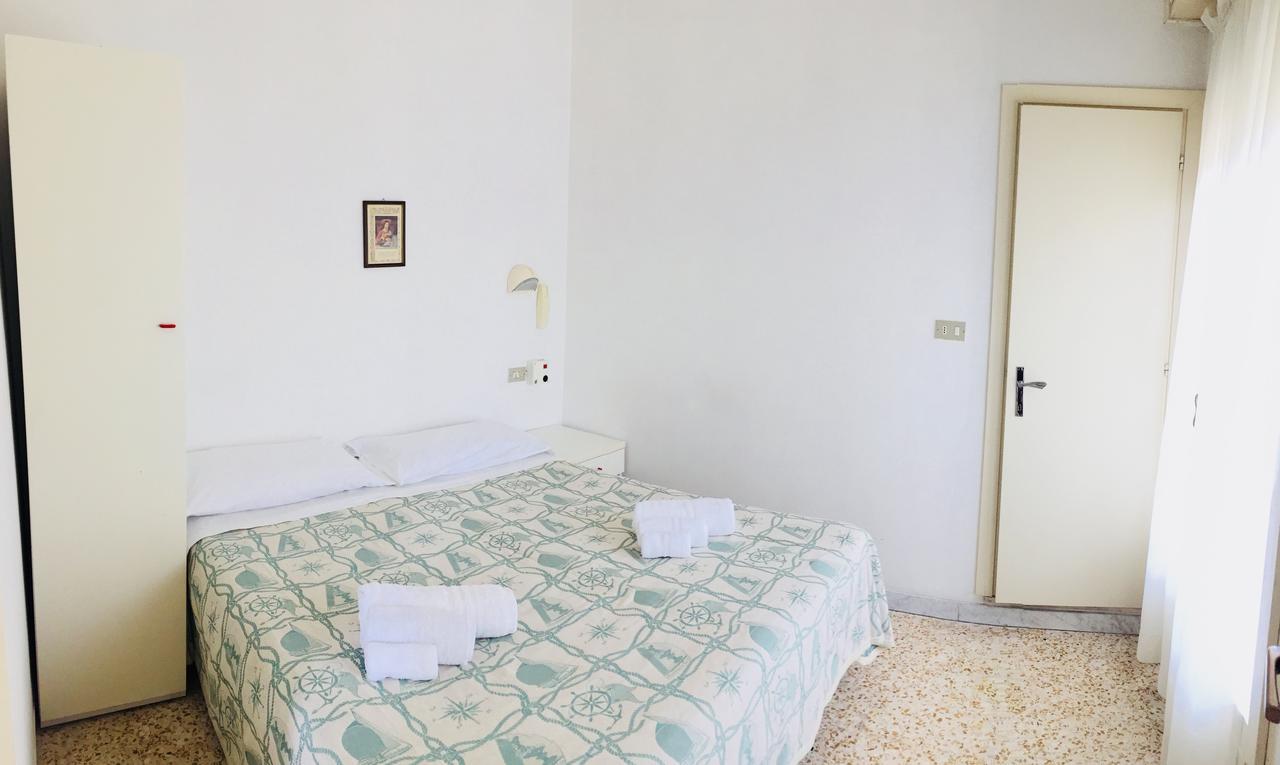 Urania Hotell Fogliano Marina Exteriör bild