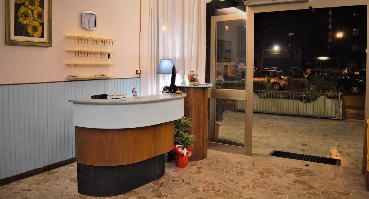Urania Hotell Fogliano Marina Exteriör bild