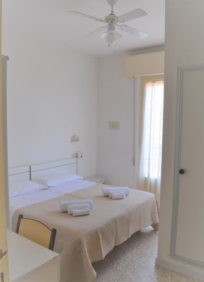 Urania Hotell Fogliano Marina Exteriör bild